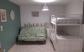 studio bas de villa, jardin et spa (été seulement)